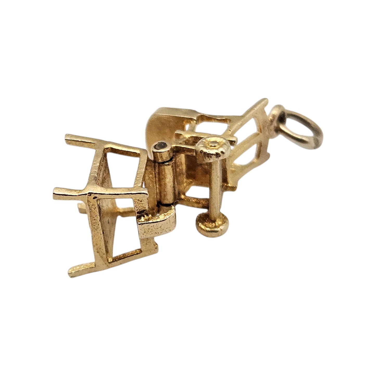 9ct 375 Yellow Gold Baby High Chair Articulated Charm 1975 L 1.9 cm 1.9 g.