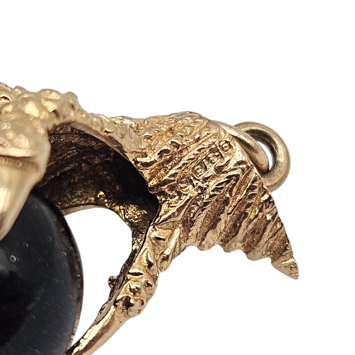 9ct 375 Yellow Gold Ball in Claw Charm 1972 L 1.9 cm 3.4 g
