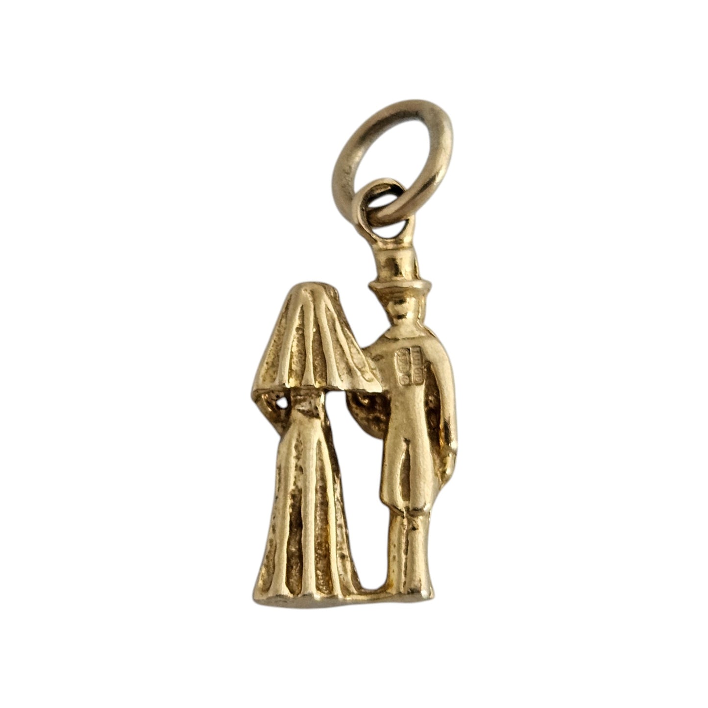 9ct 375 Yellow Gold Bride & Groom Charm L 1.5 cm 1.6 g.