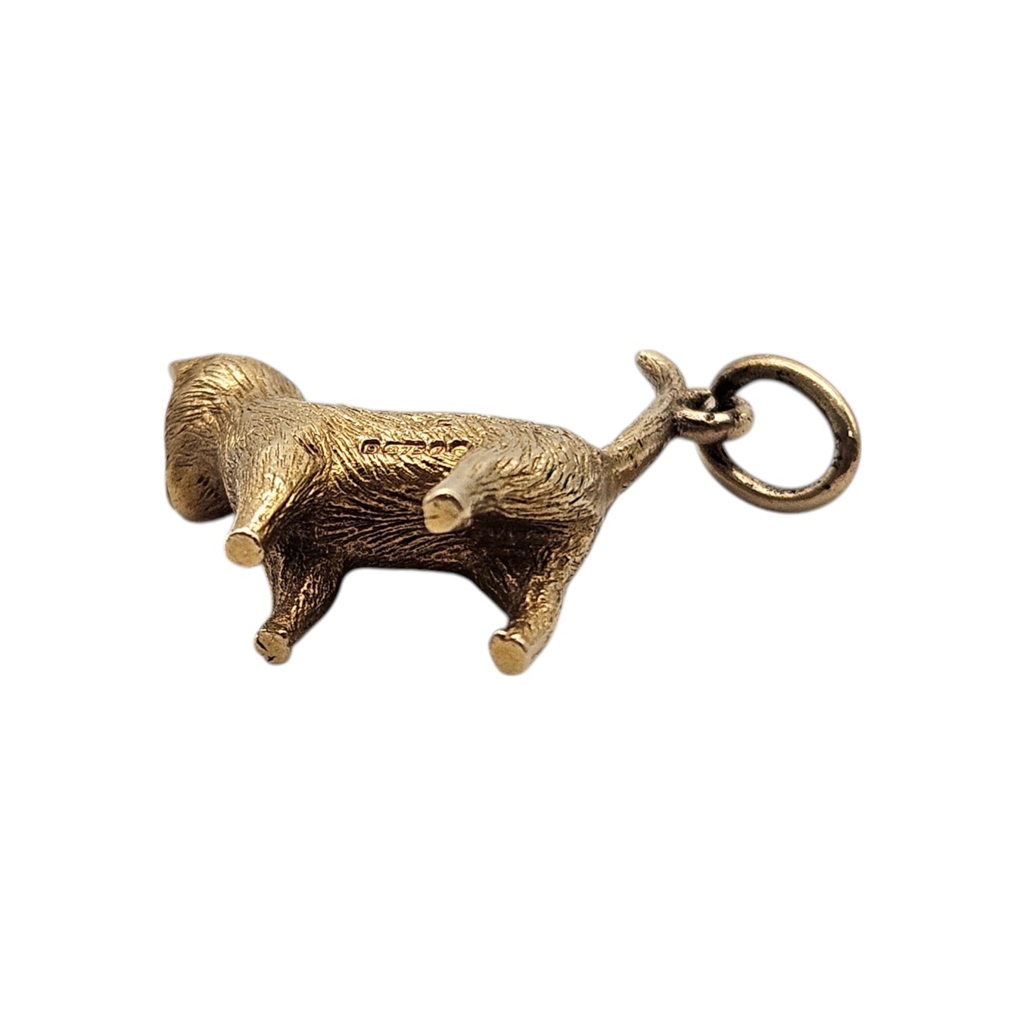 Cast 9ct 375 Yellow Gold Cat Charm 1966 L 2.1 cm 5.2 g.