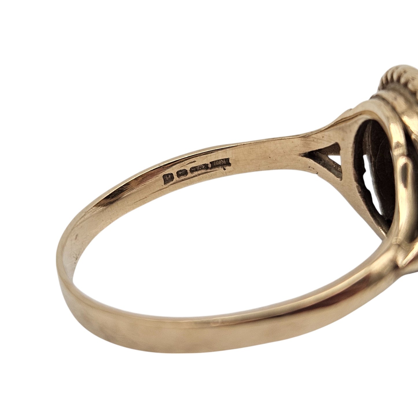 9ct 375 Yellow Gold Cat's Eye Ring 2003 Size Q 1/2 3.8 g.