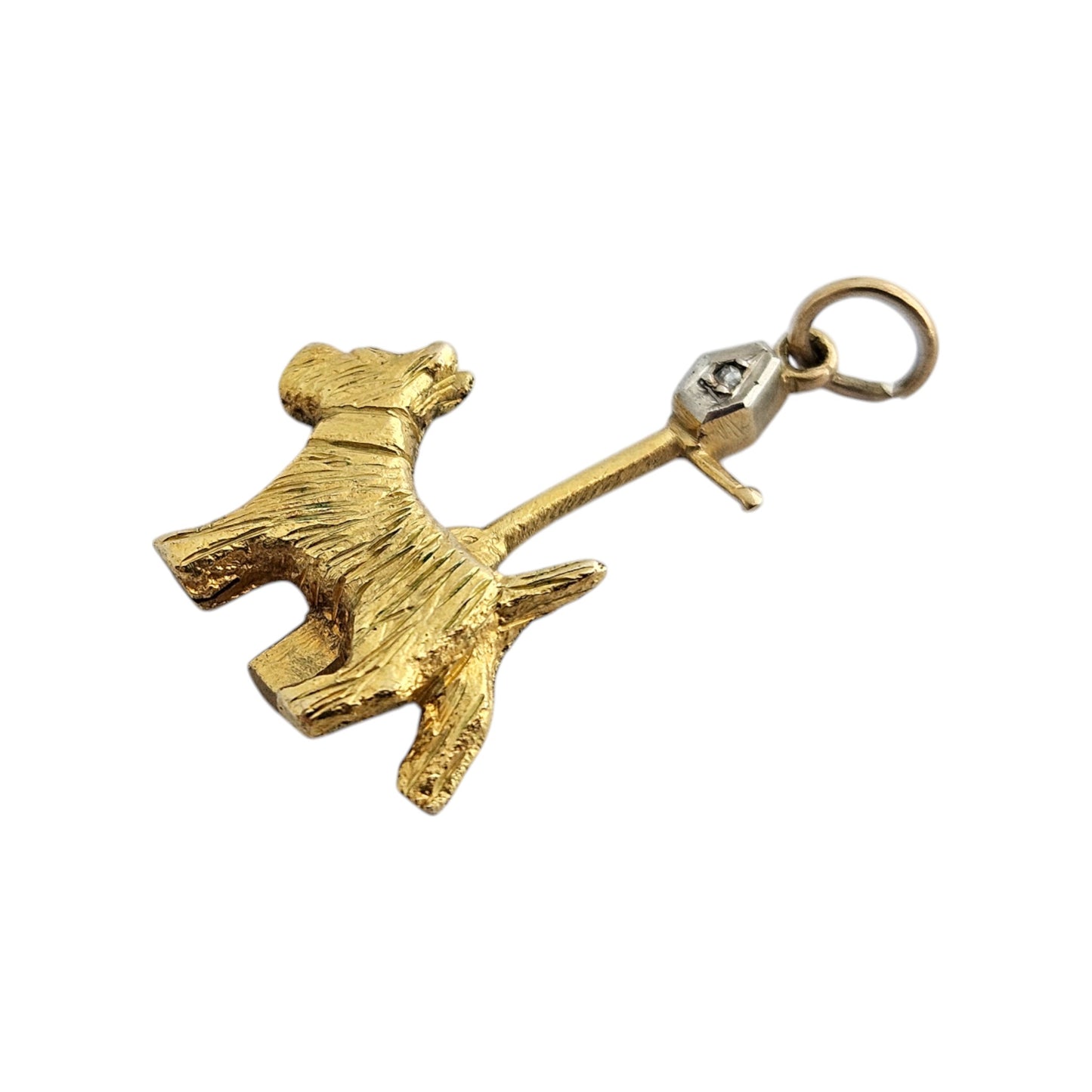 9ct Yellow Gold Terrier Dog by a Lamp Post With a Small Diamond L 2.0 cm 2.1 g