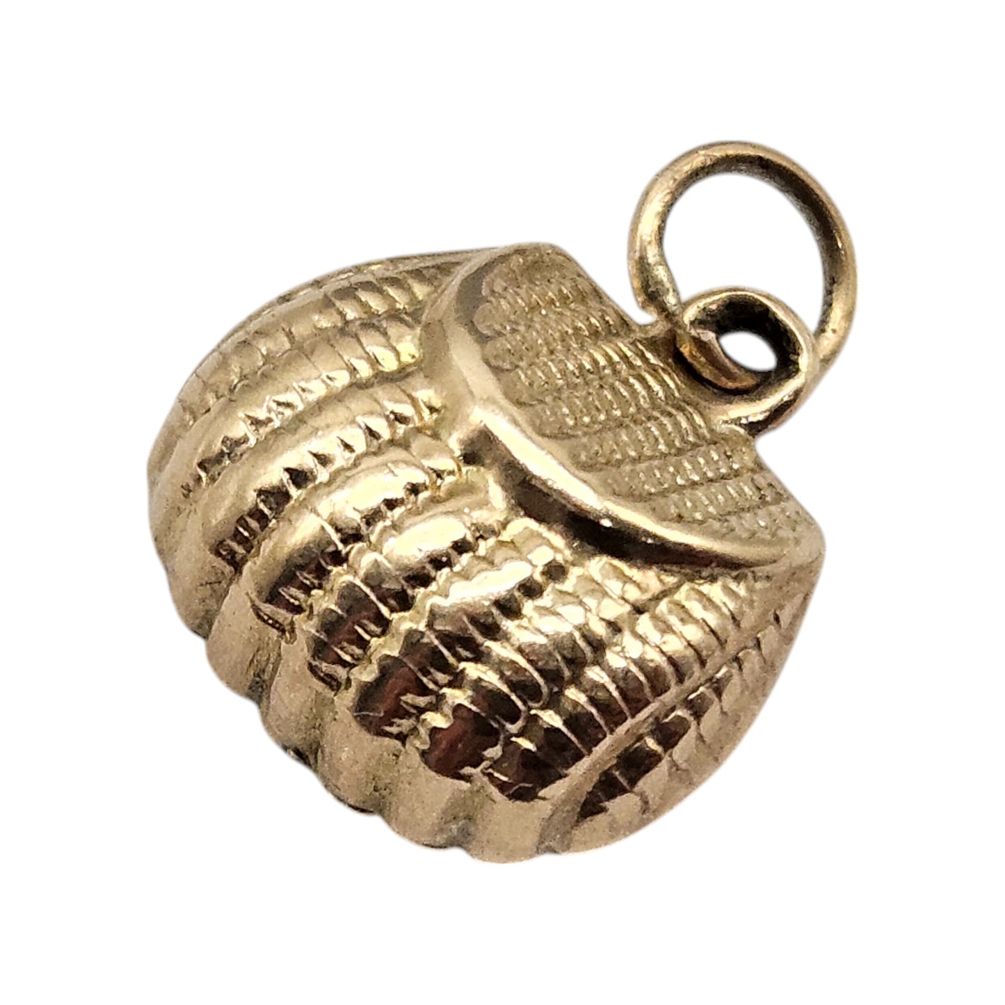9ct 375 Yellow Gold Fishing Creel Charm 1947 L 1.0 cm 0.8 g.