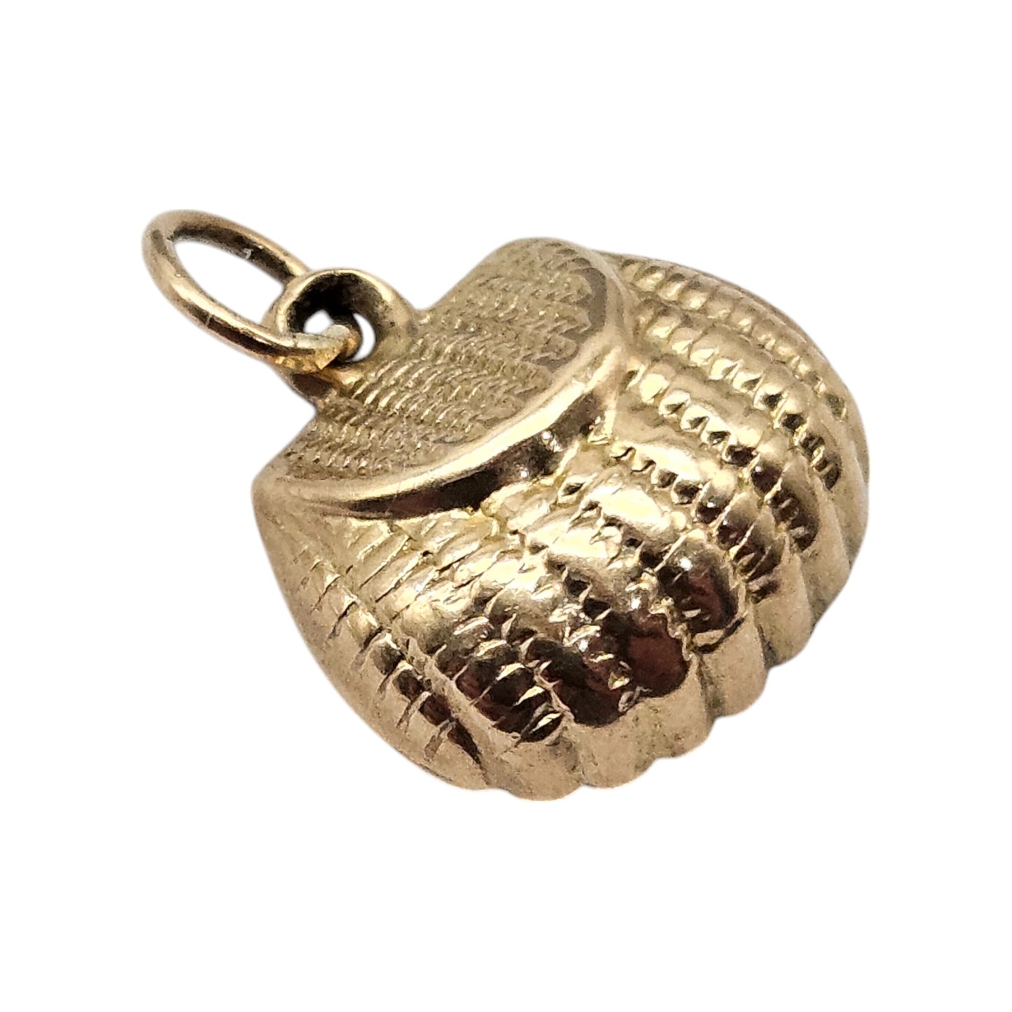 9ct 375 Yellow Gold Fishing Creel Charm 1947 L 1.0 cm 0.8 g.