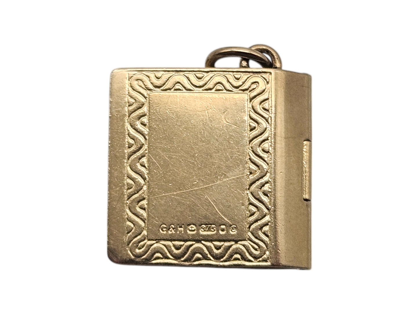 9ct 375 Yellow Gold Holy Bible Opening Charm 1979 L 1.4 cm 2.1 g.