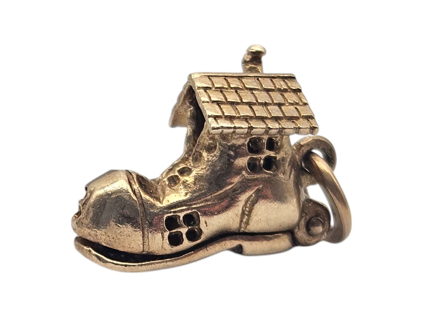 9ct 375 Yellow Gold Lady Who Lived In A Shoe Opening Charm 1970 L 1.4 cm 2.6 g.