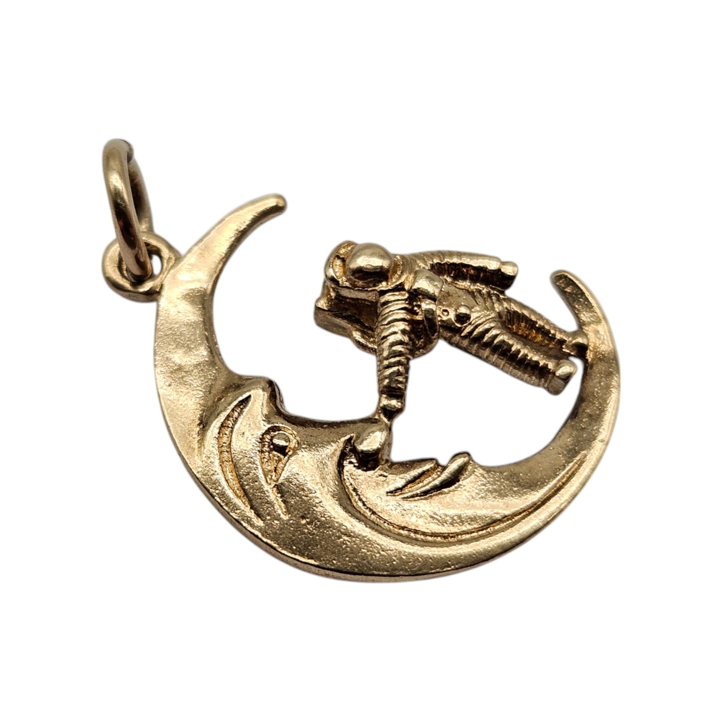 9ct 375 Yellow Gold Astronaut on the Moon Charm L 1.8 cm 2.5 g.