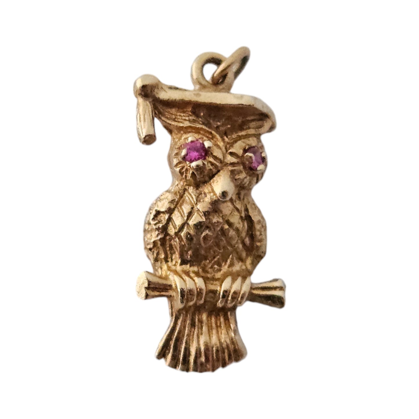 9ct 375 Yellow Gold Owl Charm with Red Eyes 1975 L 1.8 cm 2.3 g.