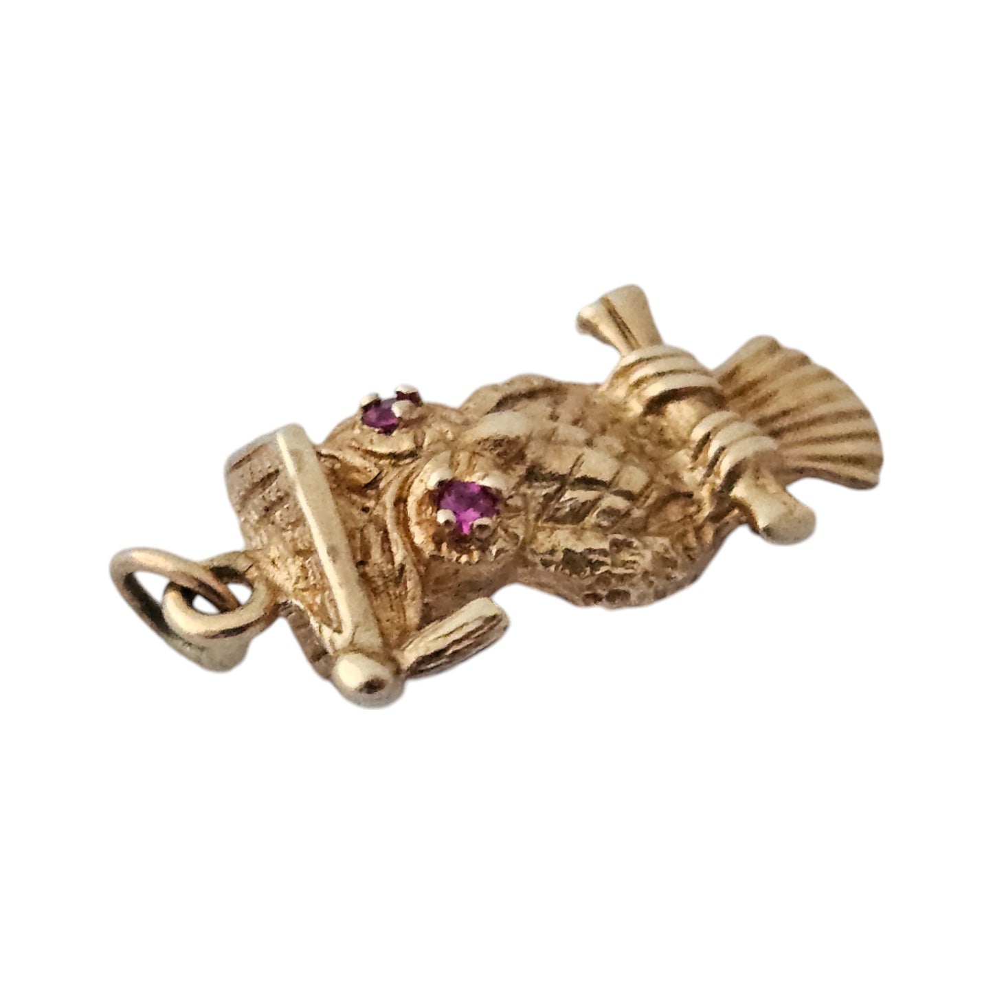 9ct 375 Yellow Gold Owl Charm with Red Eyes 1975 L 1.8 cm 2.3 g.