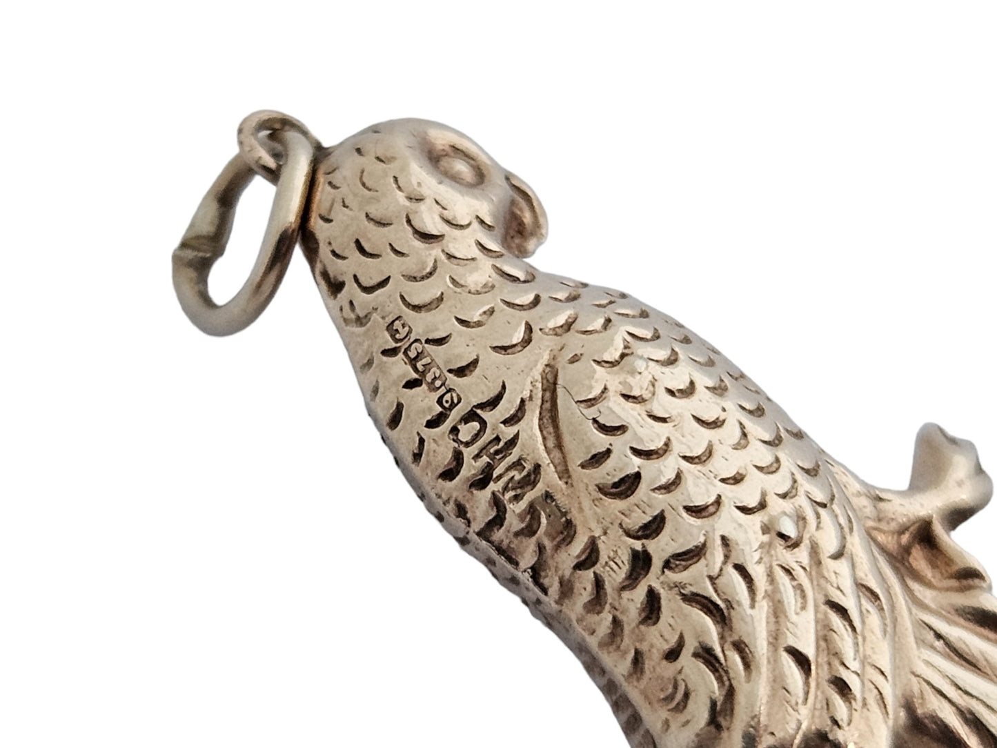 9ct 375 Yellow Gold Parrot Charm 1962 L 3.2 cm 1.5 g.