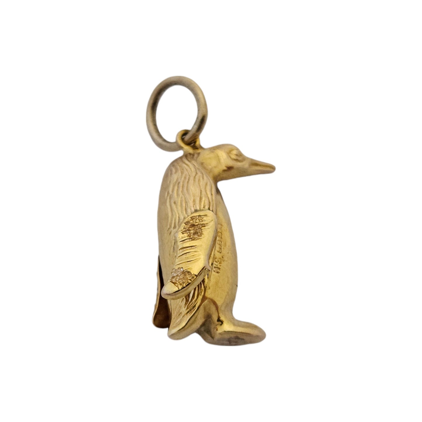 9ct 375 Yellow Gold Penguin Charm 1975 L 1.9 cm 1.1 g.