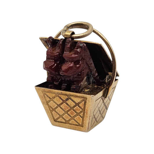 9ct 375 Yellow Gold Puppies In Basket Charm 1948 L 1.7 cm 2.5 g.