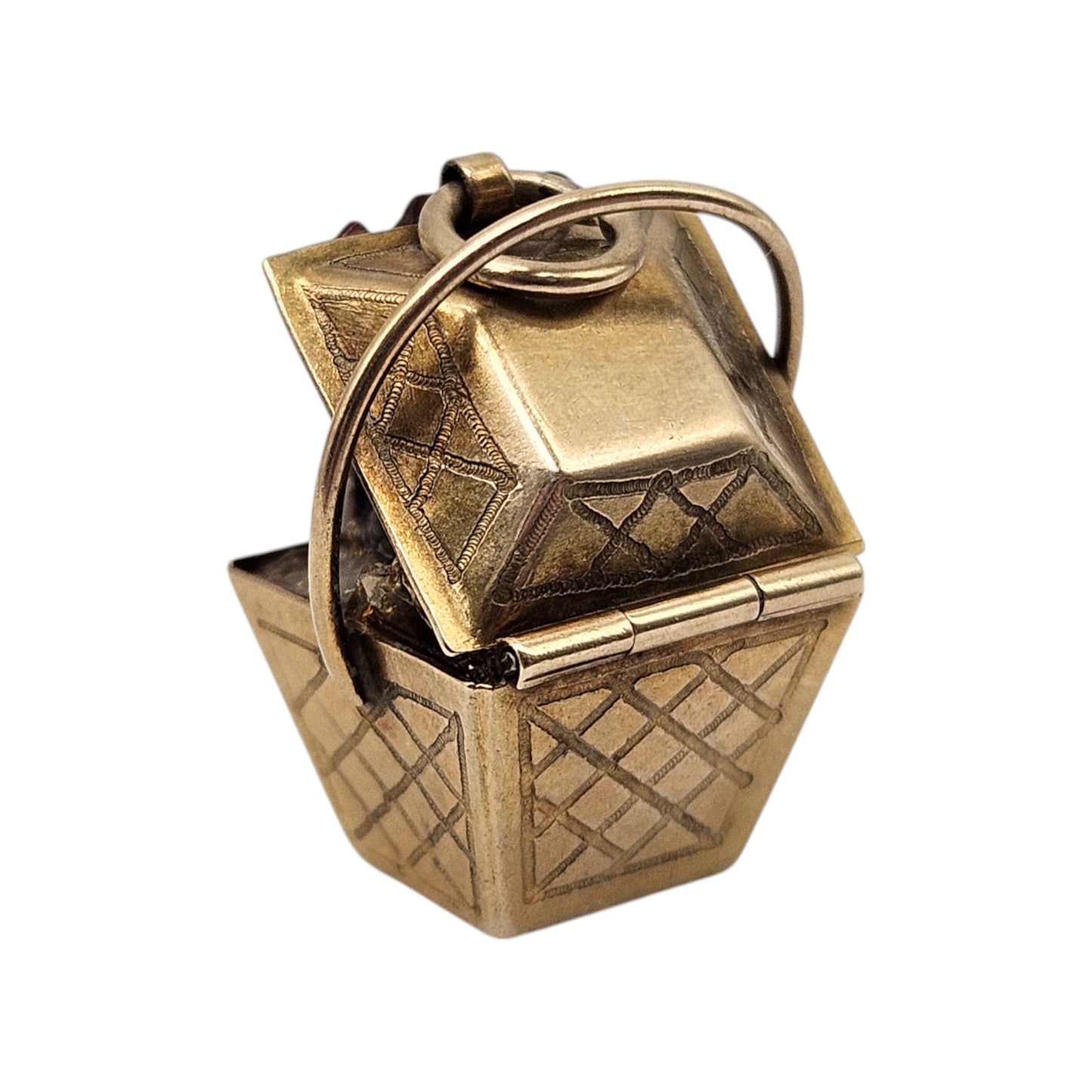 9ct 375 Yellow Gold Puppies In Basket Charm 1948 L 1.7 cm 2.5 g.
