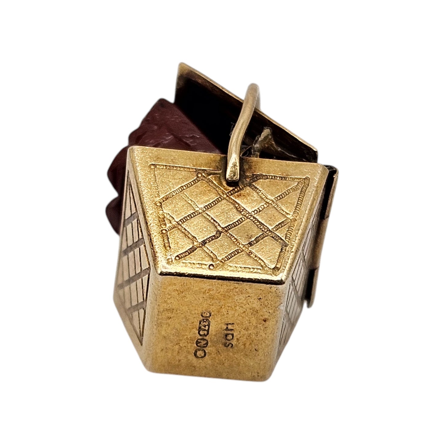 9ct 375 Yellow Gold Puppies In Basket Charm 1948 L 1.7 cm 2.5 g.