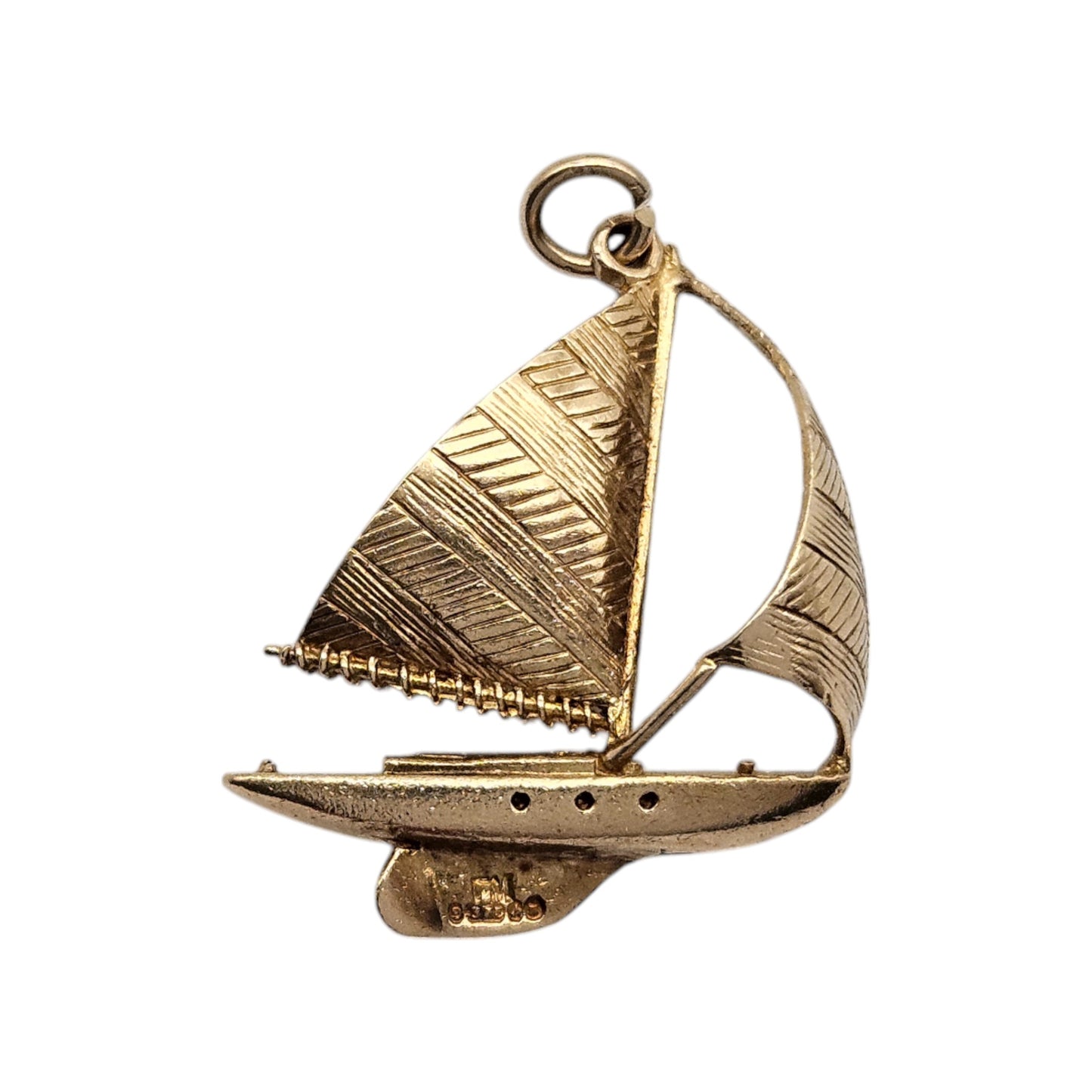 9ct 375 Yellow Gold Sailing Boat Charm 1963 L 2.5 cm 3.3 g.