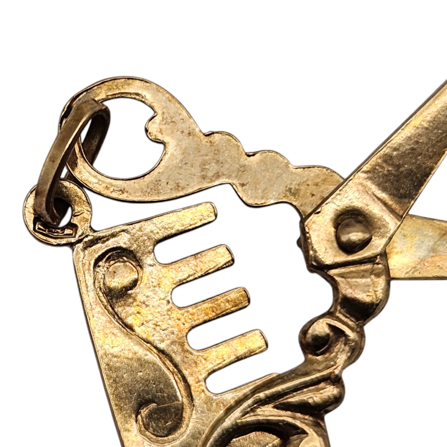 9ct Yellow Gold Scissors & Comb Charm L 2.4 cm 1.5 g.