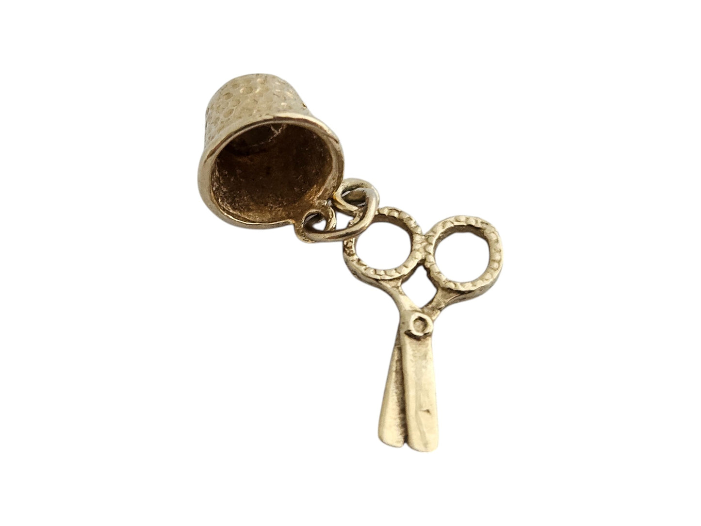 9ct 375 Yellow Gold Scissors & Thimble Sewing Charm 1997 L 1.4 cm 1.3 g.