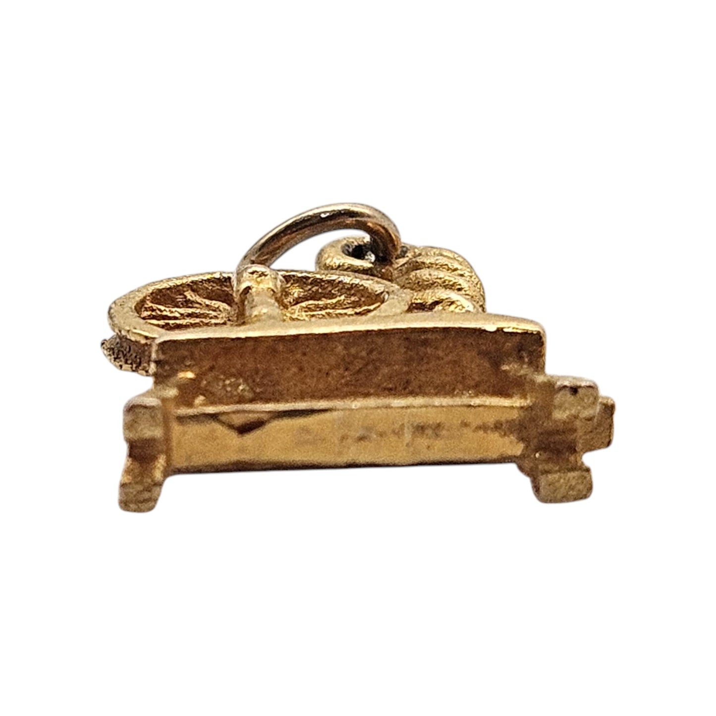 9ct 375 Yellow Gold Spinning Wheel Charm 1957 L 1.5 cm 1.7 g.