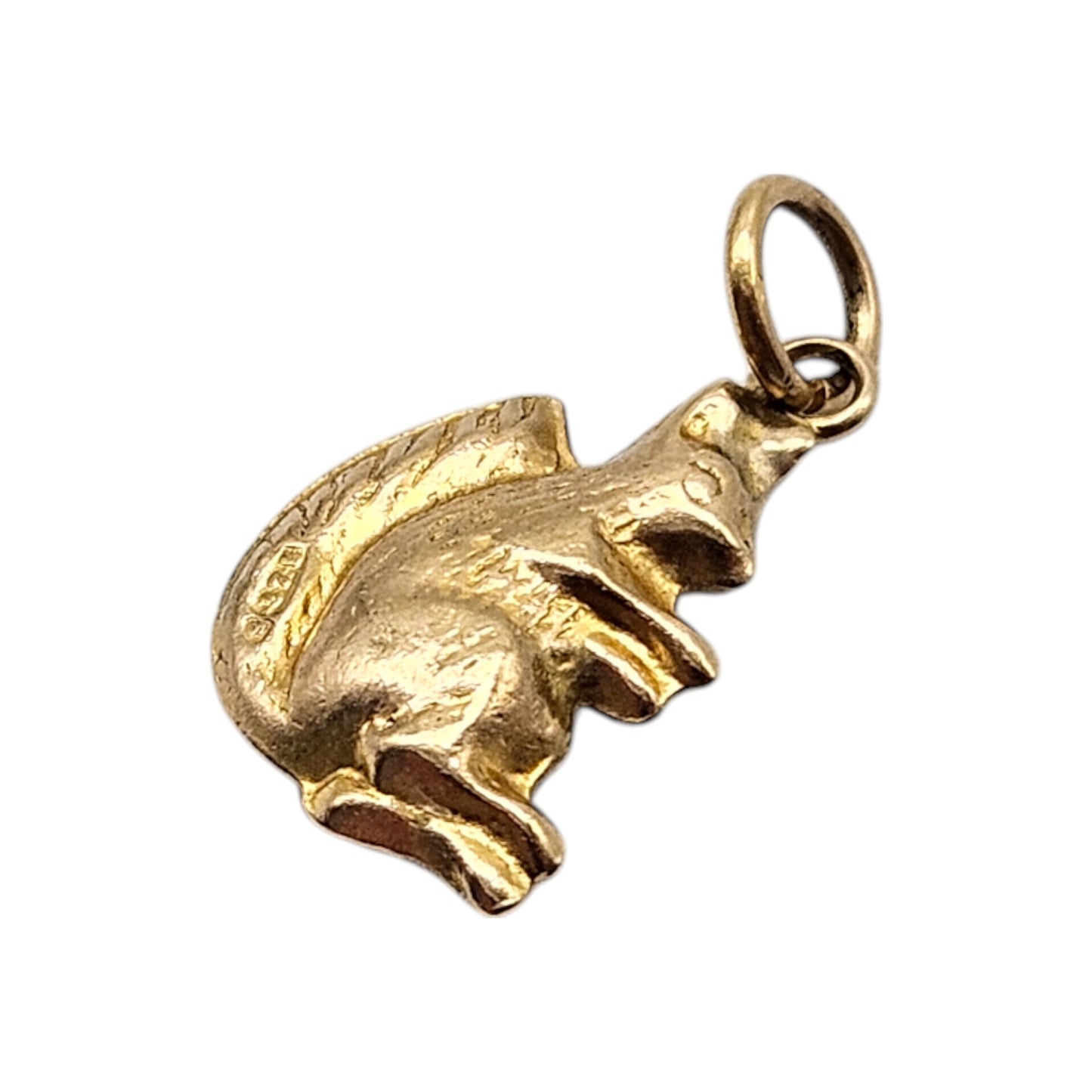 9ct 375 Yellow Gold Squirrel Charm 1955 L 1.1 cm 0.4 g.