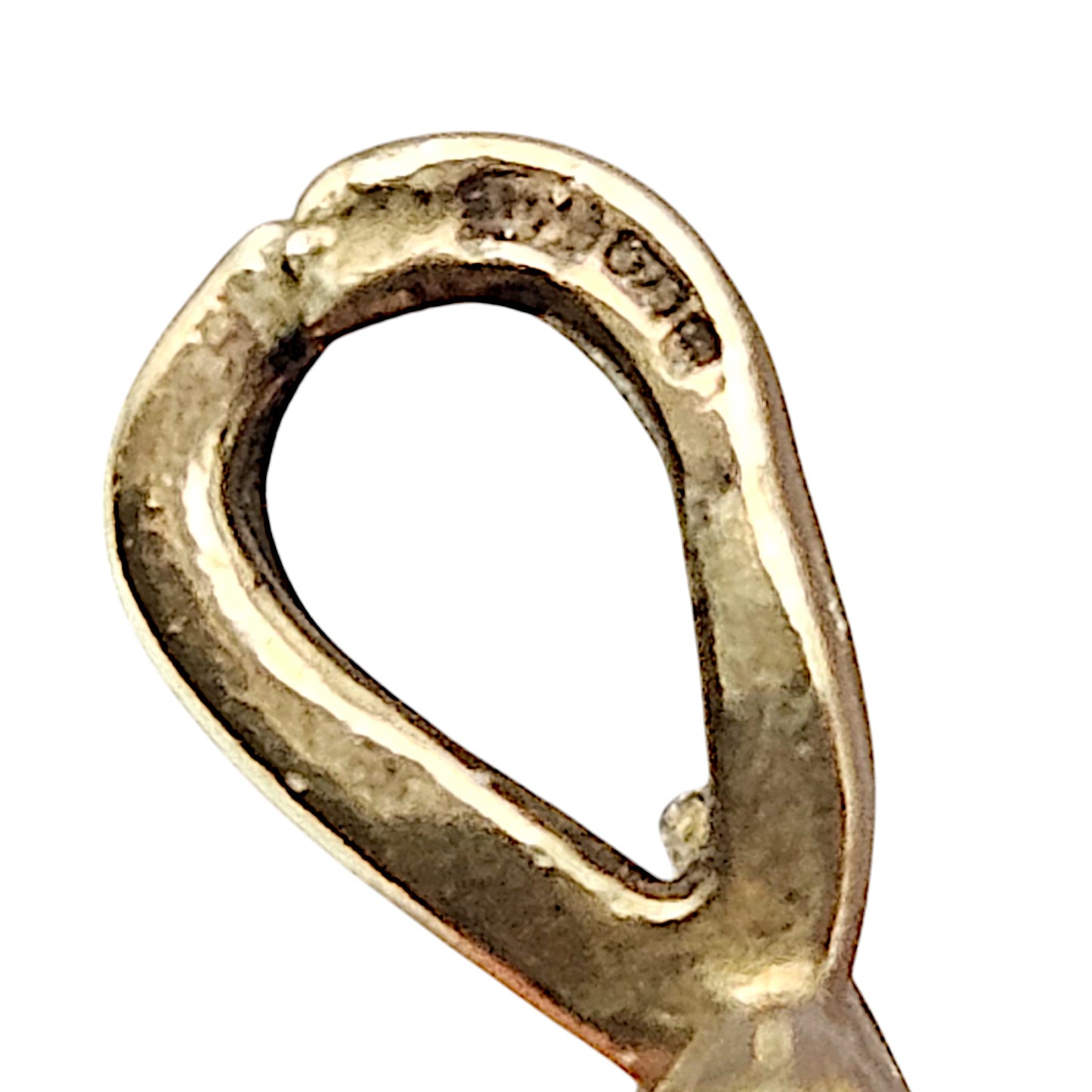 9ct 375 Yellow Gold Taurus Pendant With Diamonds L 1.9 cm 1.6 g.