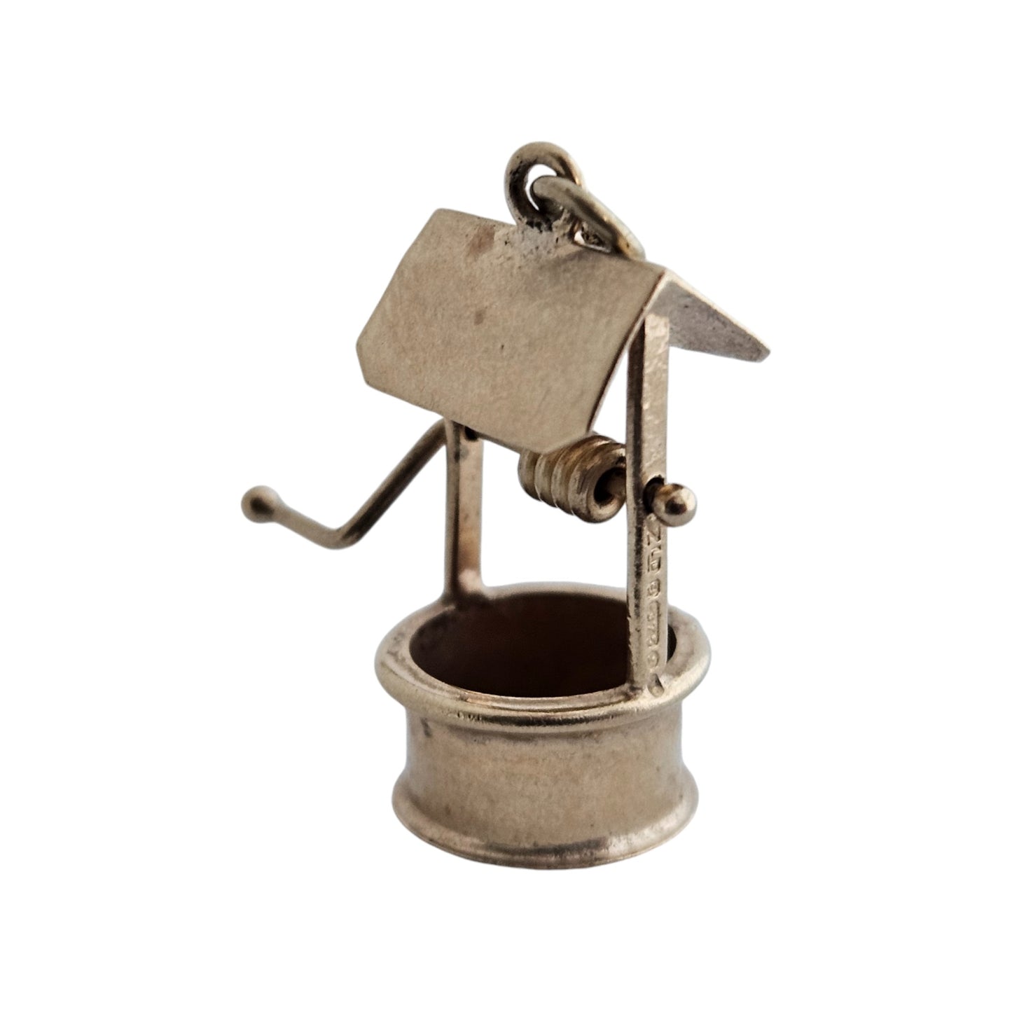 9ct 375 Yellow Gold Wishing Well Articulated Charm 1972 L 1.7 cm 1.7 g.