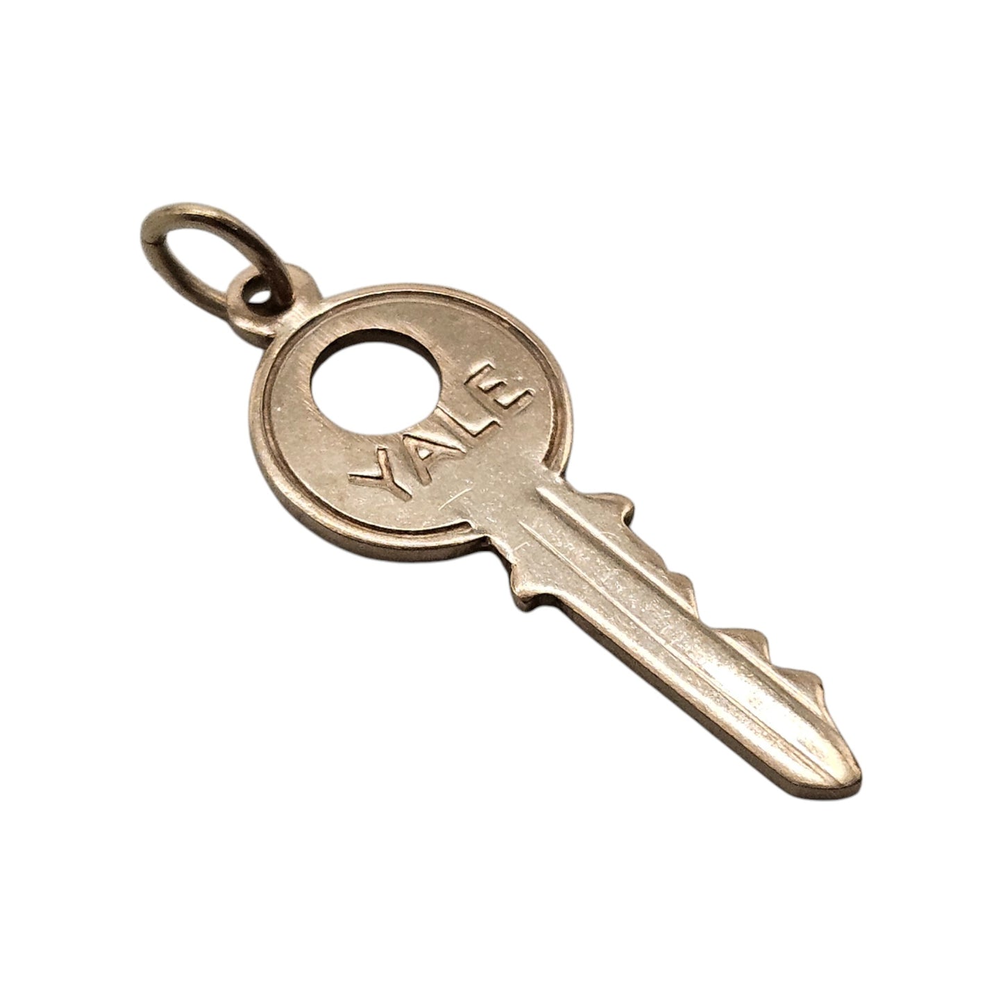 9ct 375 Yellow Gold Yale Key Charm 1966 L 2.2 cm 1.0 g.