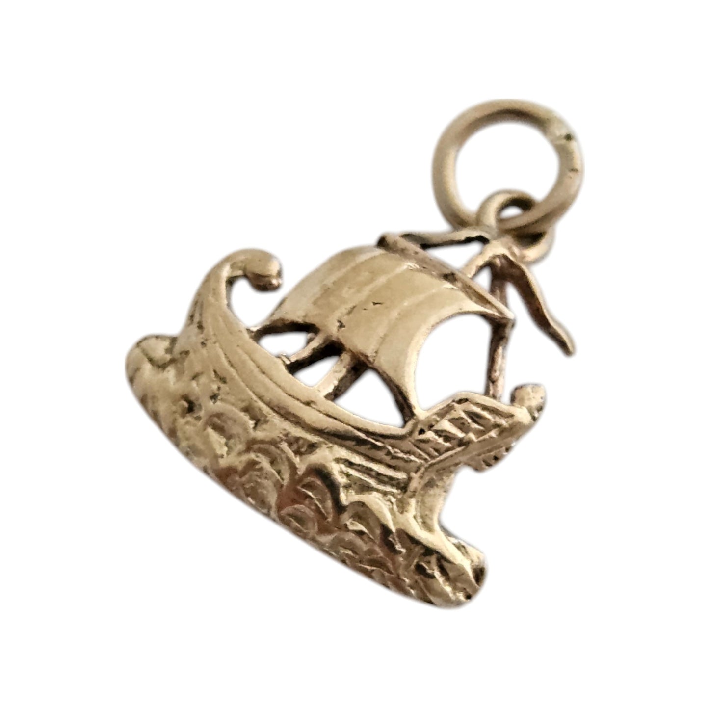 9ct 375 Yellow Gold Viking Longboat Charm 1957 L 1.2 cm 1.2 g.