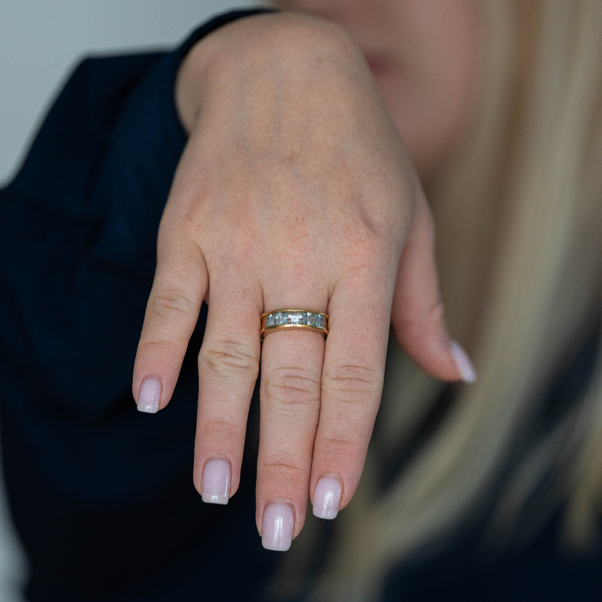 18ct Yellow Gold Aquamarine Ring Size O 6.8 g.