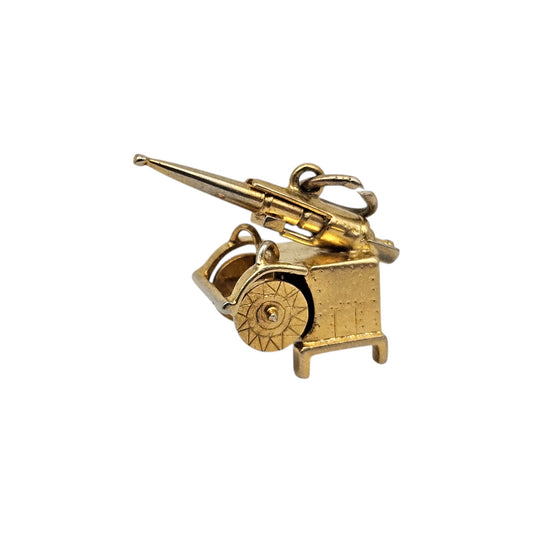 Rare 18ct Yellow Gold Artillery Gun c.1940's L 1.6 cm 2.2 g.