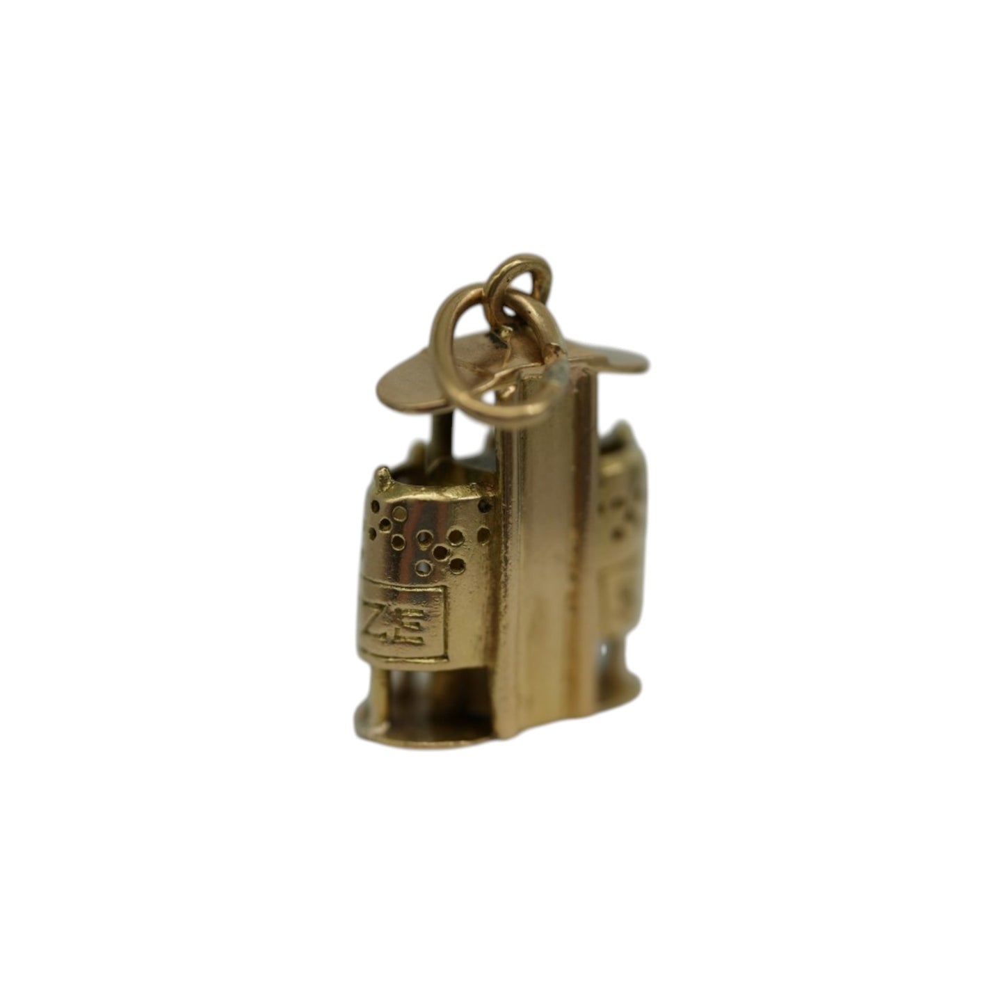 18金イエローゴールド ビーチ更衣室チャーム L 1.6cm 4.1g