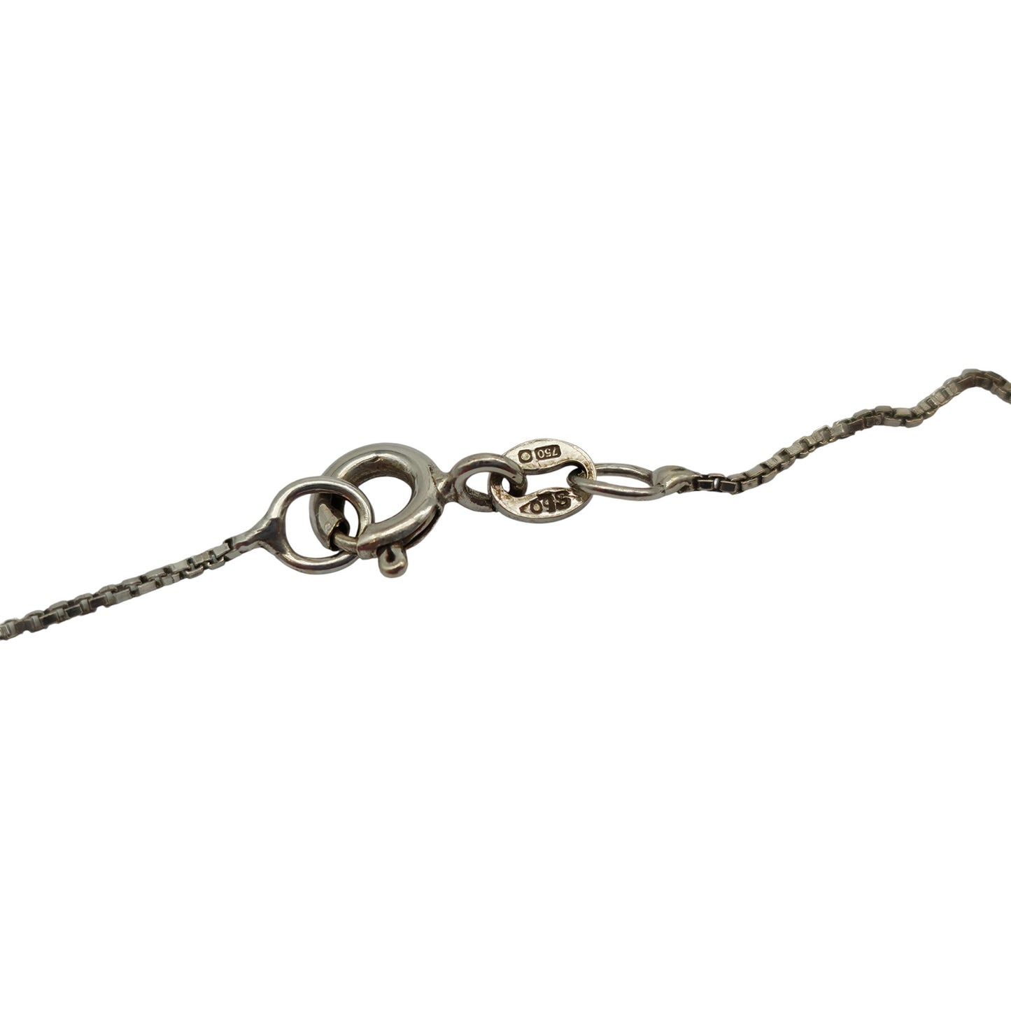 18ct 750 White Gold Flower Pendant With Diamonds On Chain 2.7 g.