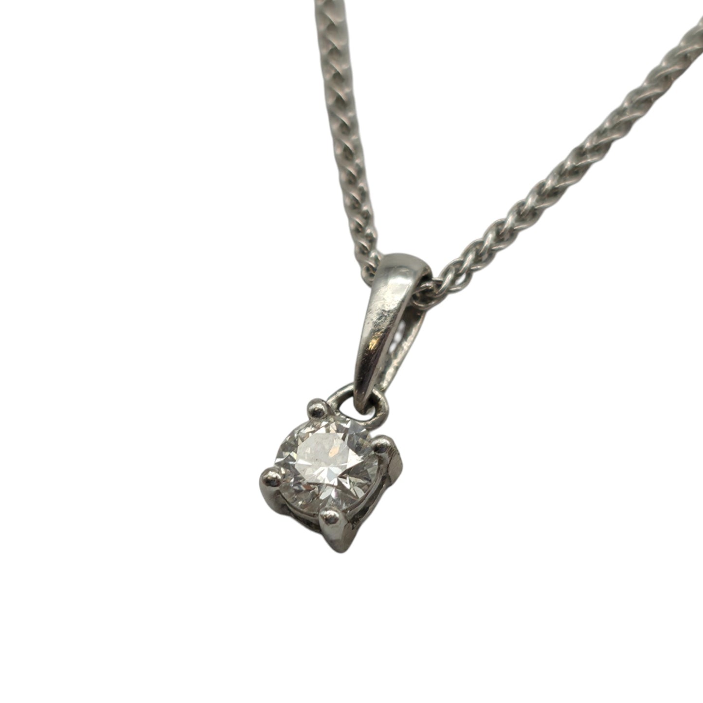 18ct 750 White Gold Diamond Pendant On Chain L 40.6 cm 2.4 g.