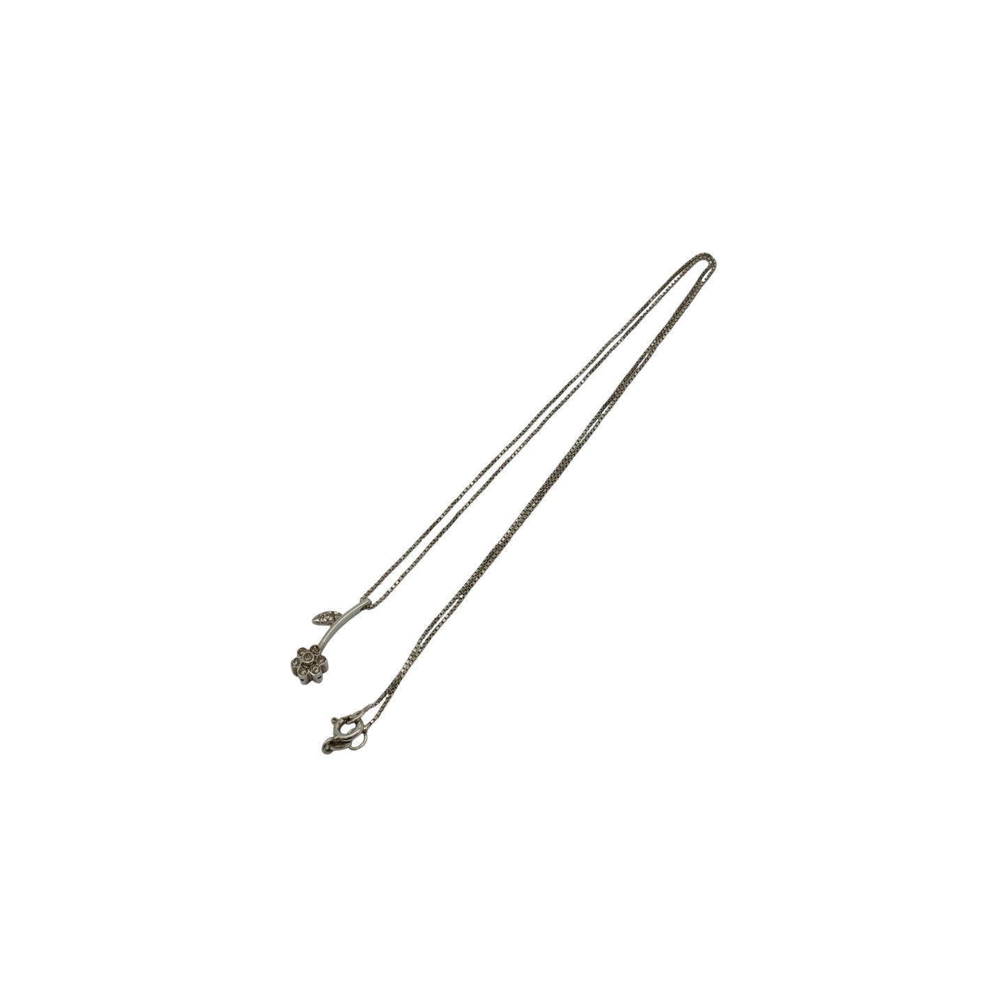 18ct 750 White Gold Flower Pendant With Diamonds On Chain 2.7 g.