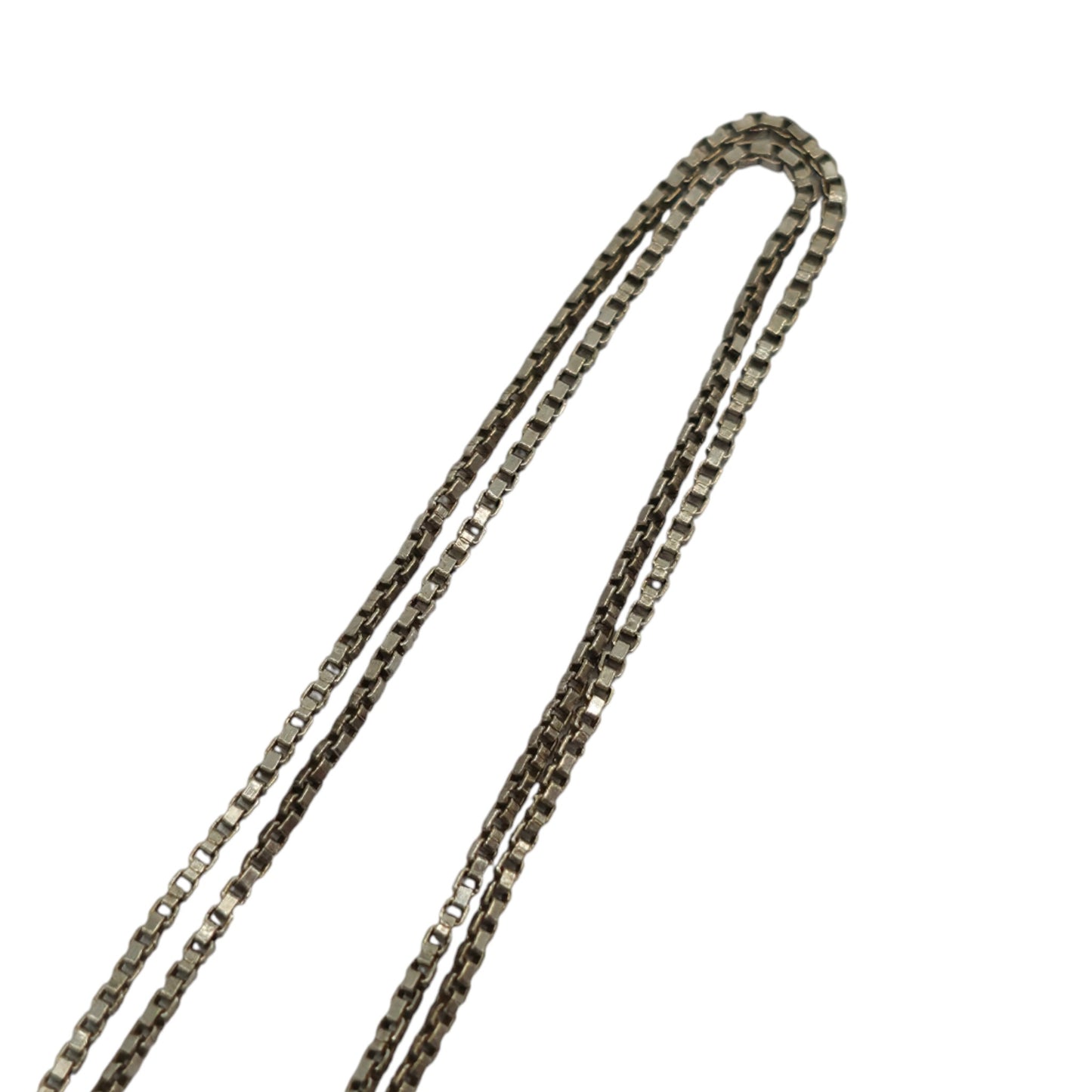 18ct 750 White Gold Flower Pendant With Diamonds On Chain 2.7 g.