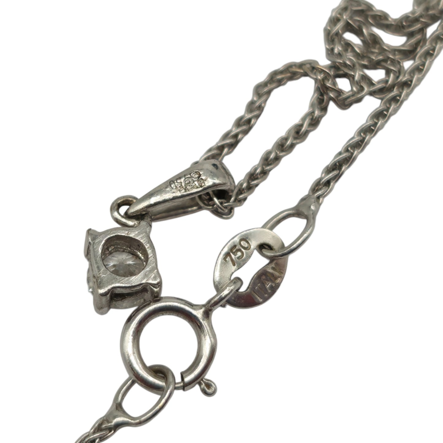 18ct 750 White Gold Diamond Pendant On Chain L 40.6 cm 2.4 g.