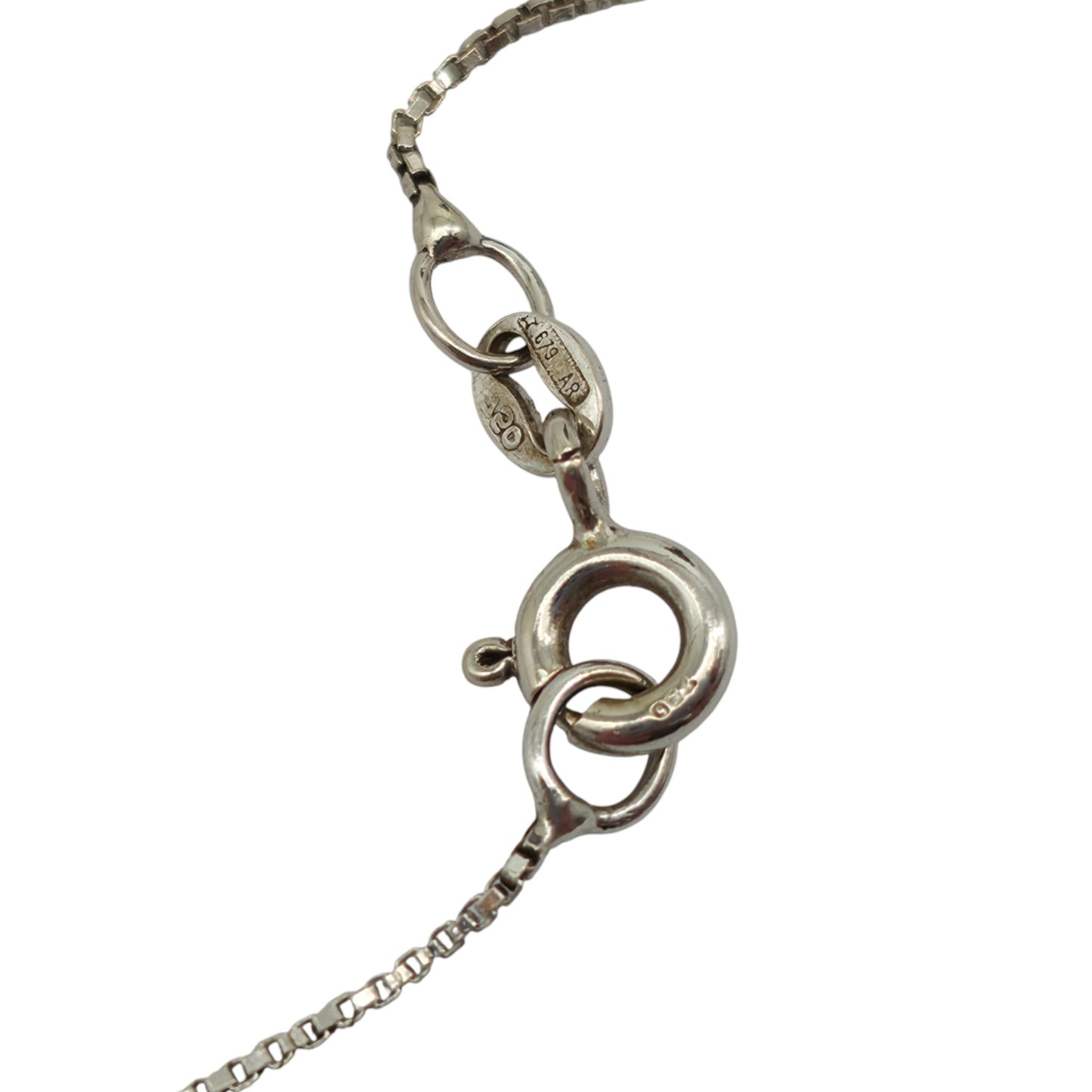 18ct 750 White Gold Flower Pendant With Diamonds On Chain 2.7 g.