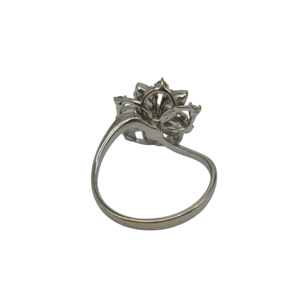 18ct 750 White Gold Floral Cluster Ring Size L 3.7 g.