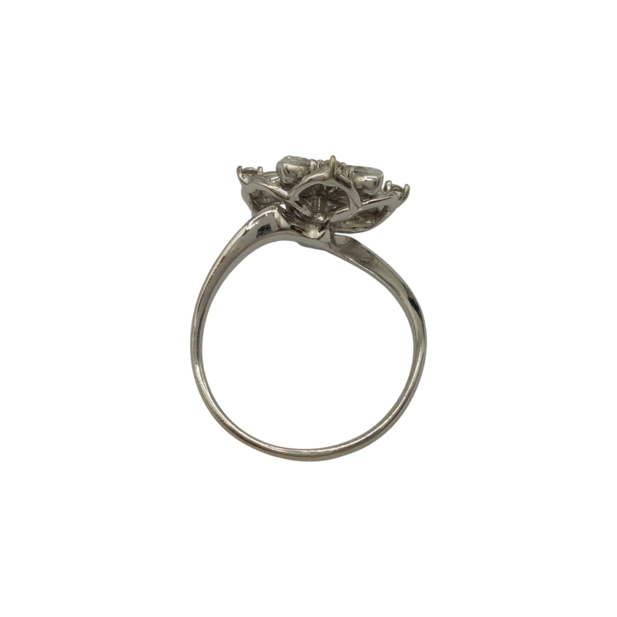 18ct 750 White Gold Floral Cluster Ring Size L 3.7 g.