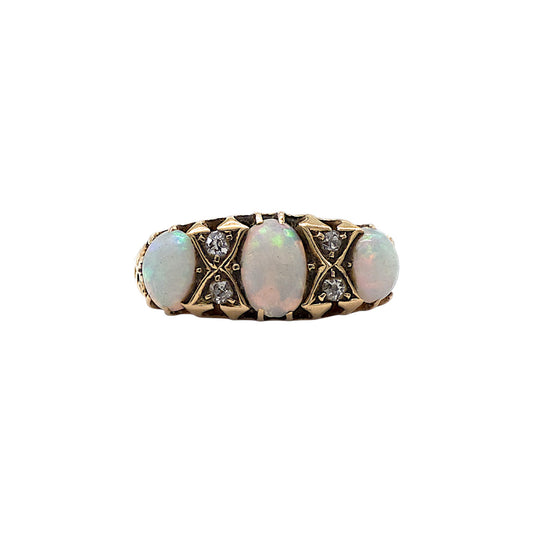  antique 18ct 750 yellow gold Ring set with Opals and Diamonds. 
