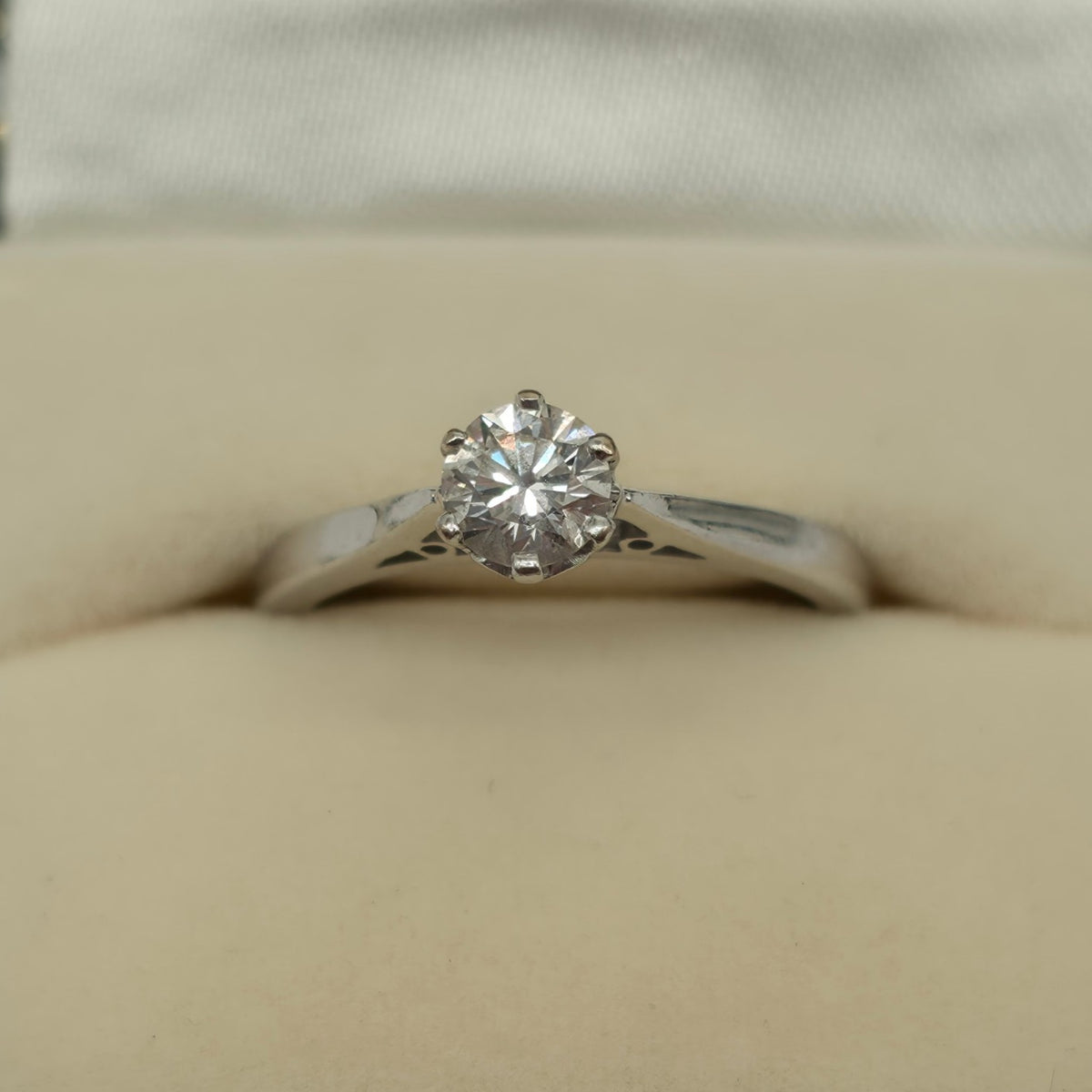 18ct 750 White Gold Solitaire Diamond 0.50ct Ring Size K 1/2 3.5 g.