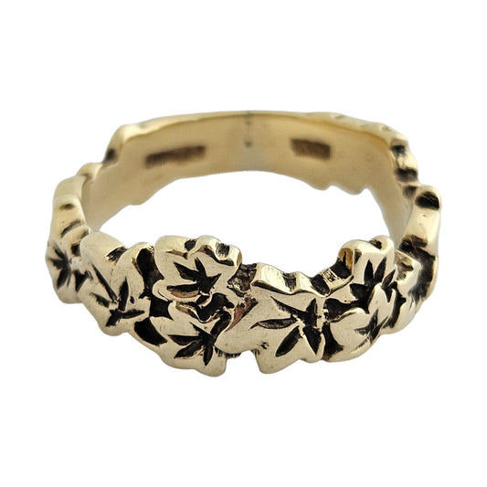 18ct 750 Yellow Gold Band Ring with Leaf Decoration 1992 Size M 5.4 g
