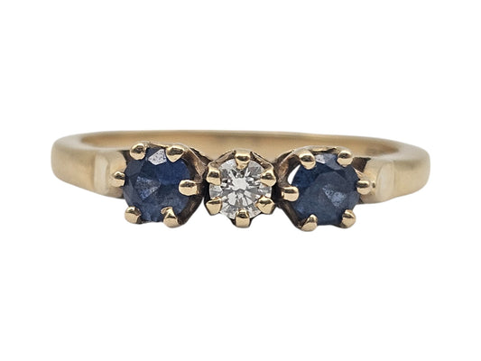 18ct 750 Yellow Gold Three Stone Sapphire & Diamond Ring 1984 Size Q 4.1 g