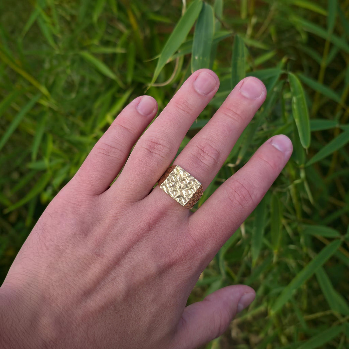 Heavy 1960's 9ct 375 Yellow Gold Modernist Signet Ring 1968 Size V 11.8 g.