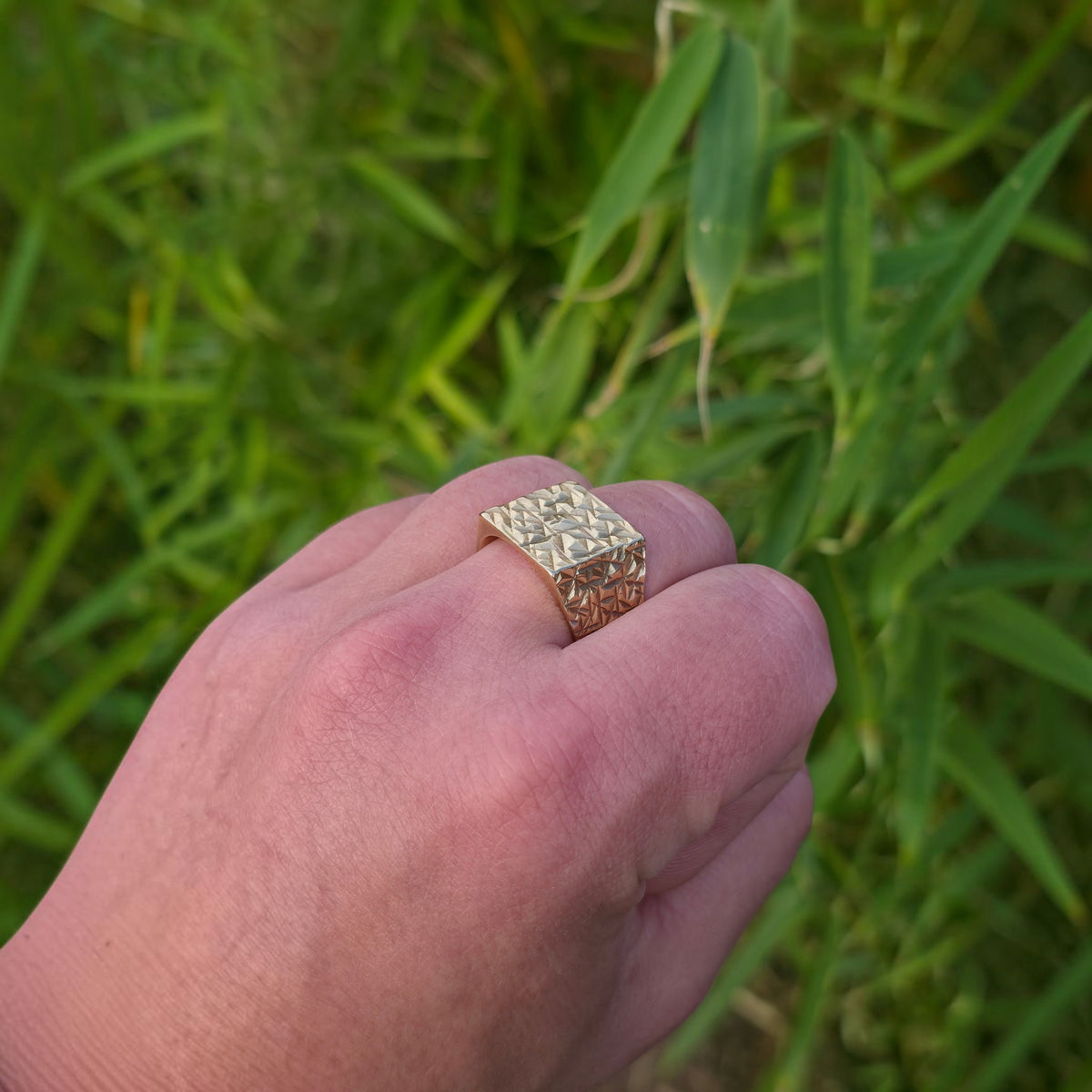 Heavy 1960's 9ct 375 Yellow Gold Modernist Signet Ring 1968 Size V 11.8 g.
