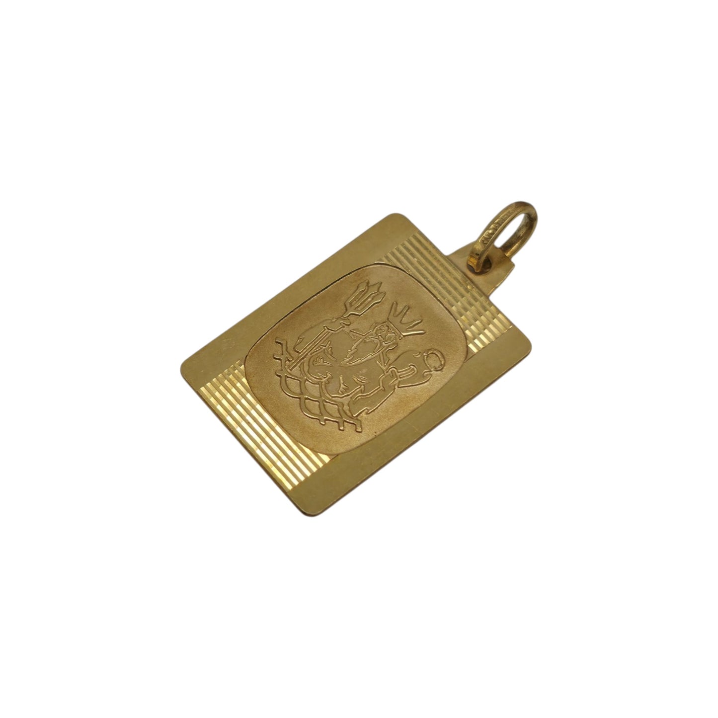 9ct 375 Yellow Gold Aquarius Pendant 1981 L 1.9 cm 1.4 g.