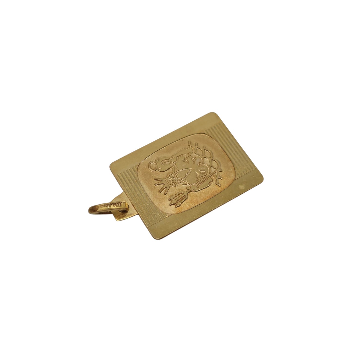 9ct 375 Yellow Gold Aquarius Pendant 1981 L 1.9 cm 1.4 g.