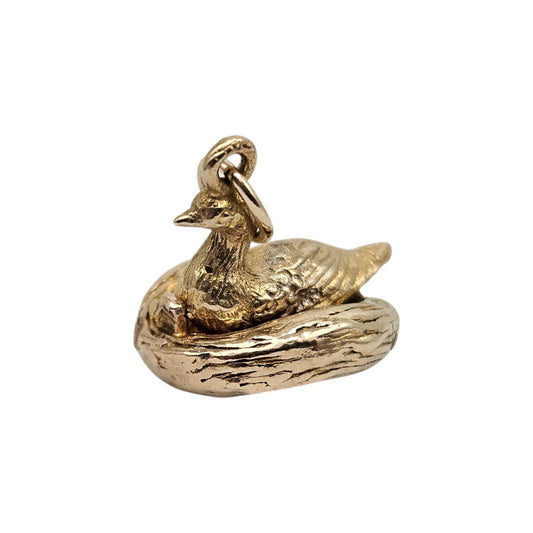 9ct 375 Yellow Gold Bird In The Nest Opening Charm L 1.3 cm 4.2 g.