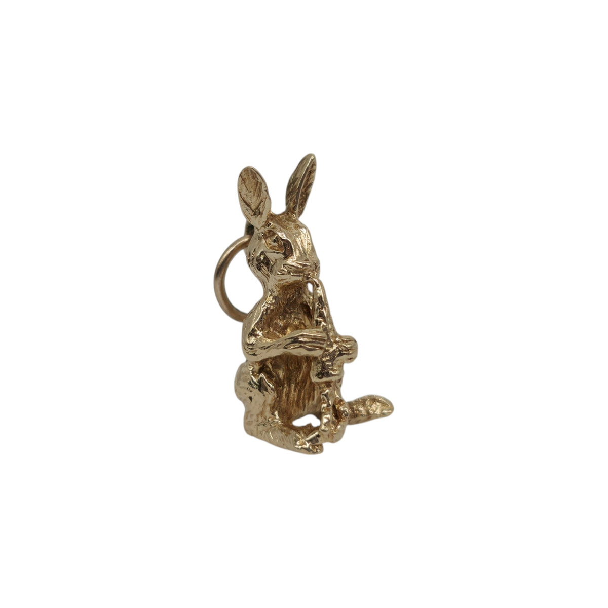 9ct 375 Yellow Gold Bunny With A Carrot Charm 1980 L 1.7 cm 3.2 g.