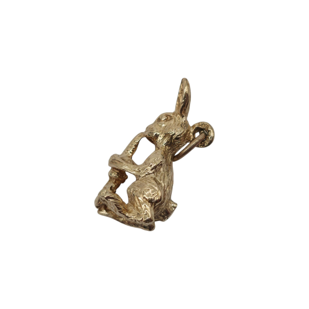 9ct 375 Yellow Gold Bunny With A Carrot Charm 1980 L 1.7 cm 3.2 g.