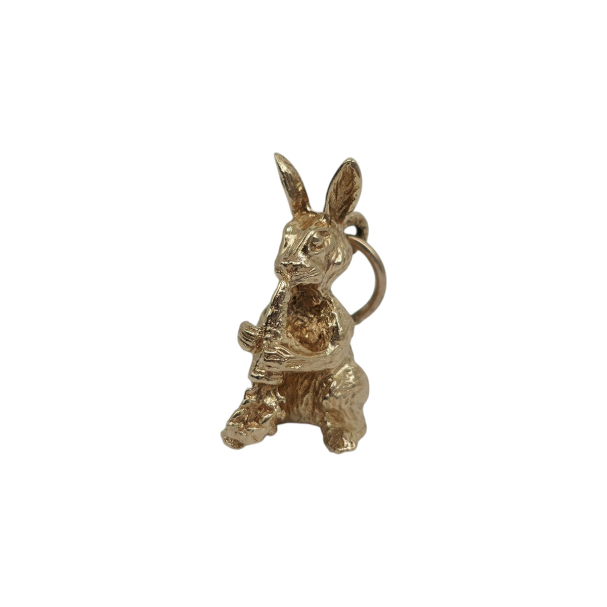 9ct 375 Yellow Gold Bunny With A Carrot Charm 1980 L 1.7 cm 3.2 g.